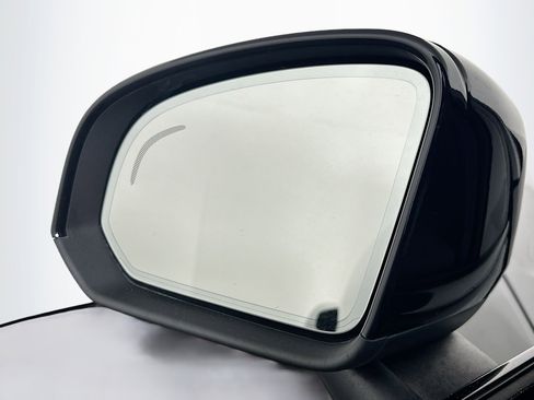 Used 2024 Volvo XC40 B5 Plus w/ Climate Package image 16