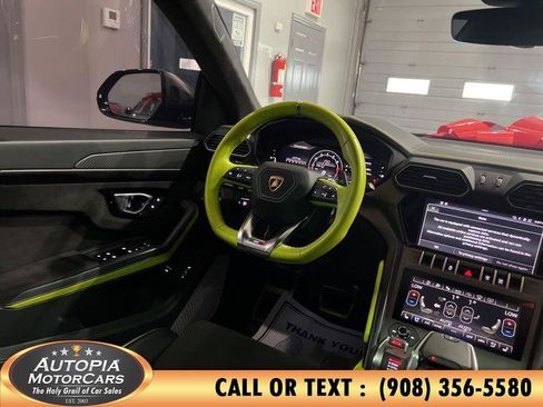 Used 2022 Lamborghini Urus AWD/4WD image 29