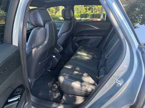 Used 2024 Cadillac Lyriq Luxury AWD/4WD image 3
