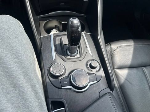 Used 2018 Alfa Romeo Giulia AWD image 35