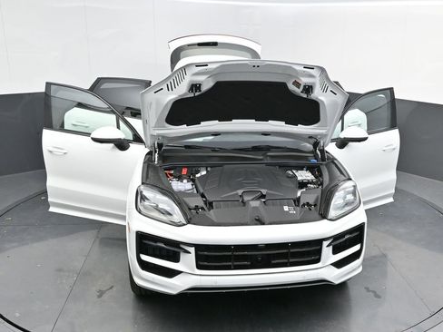 New 2025 Porsche Cayenne image 48