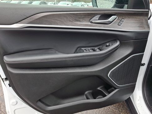 New 2026 Jeep Grand Cherokee L Limited w/ Limited Altitude Package image 10