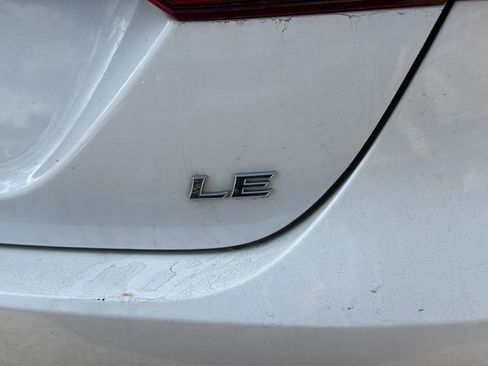 Used 2018 Toyota Camry LE image 4