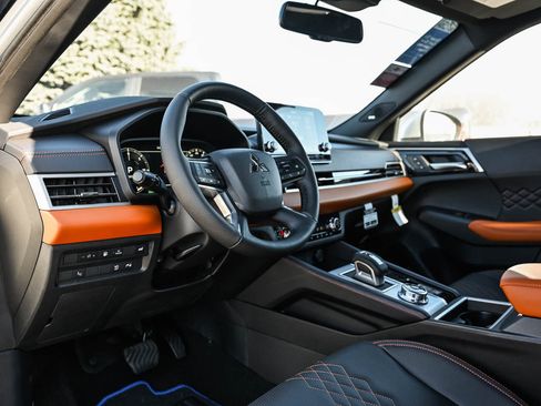 New 2025 Mitsubishi Outlander SEL image 19