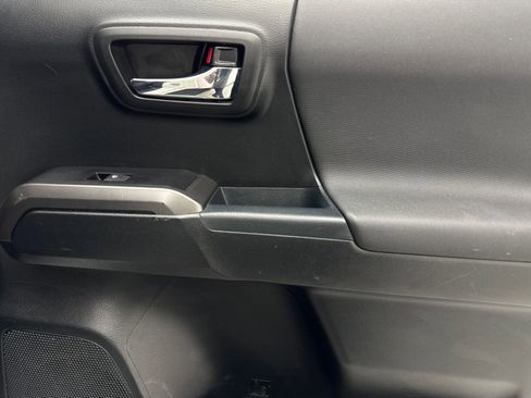 Used 2018 Toyota Tacoma TRD Off-Road image 49