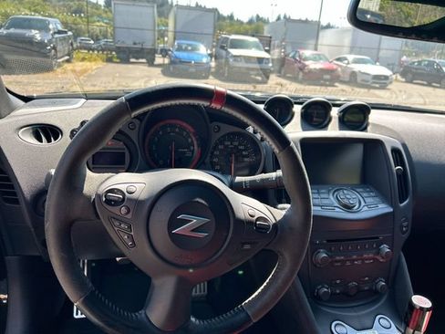 Used 2015 Nissan 370Z NISMO RWD image 10