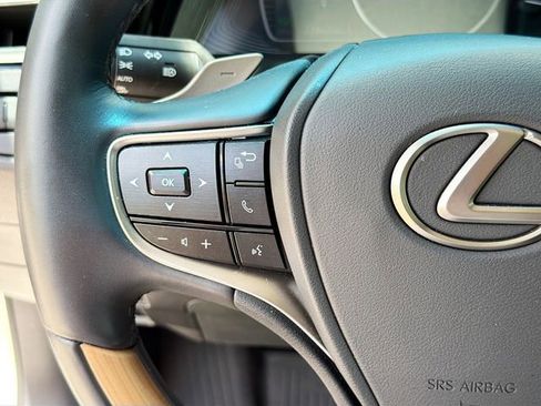 Used 2024 Lexus ES 300h w/ Technology Package FWD image 37