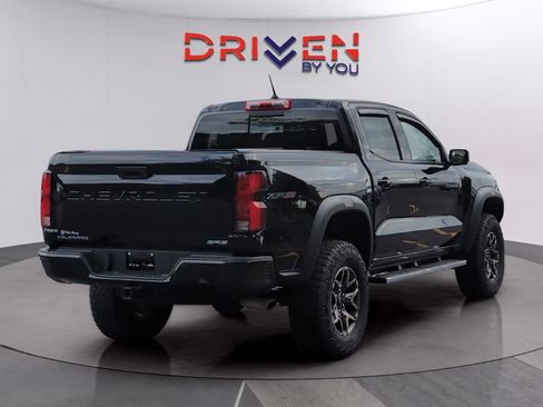 Used 2024 Chevrolet Colorado ZR2 w/ Technology Package AWD/4WD image 5