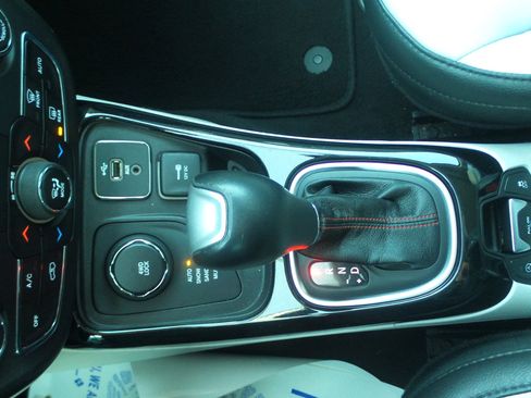 Used 2018 Jeep Compass Limited w/ Navigation Group image 23