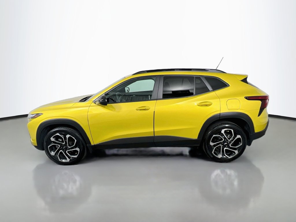 Used 2025 Chevrolet Trax RS w/ Driver Confidence Package FWD image 4