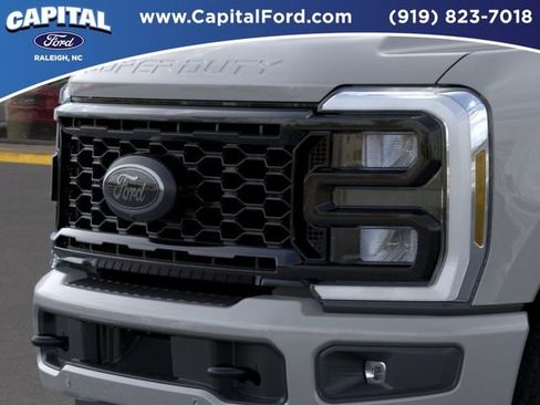 New 2026 Ford F250 Lariat w/ Black Appearance Package AWD/4WD image 17