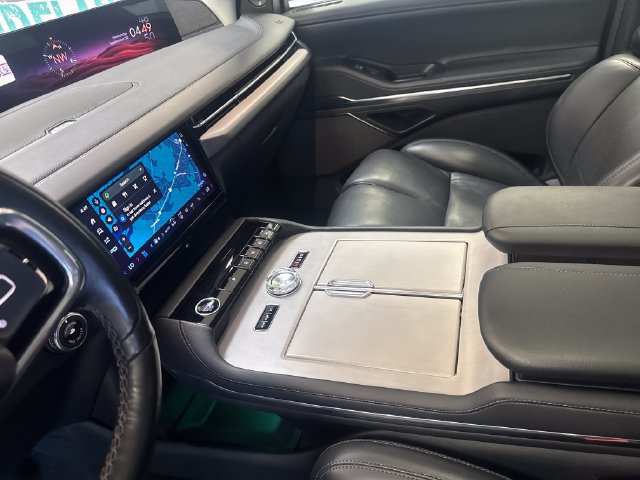 Used 2025 Lincoln Navigator Reserve AWD/4WD image 25