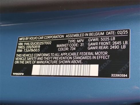 Used 2025 Volvo XC40 B5 Plus image 25