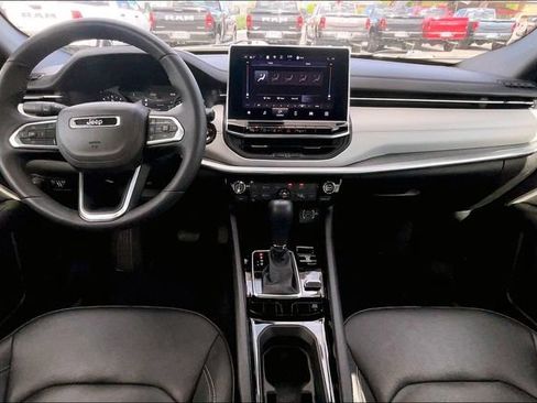 Used 2025 Jeep Compass Limited AWD/4WD image 15