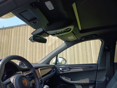 Certified 2025 Porsche Macan AWD/4WD image 14