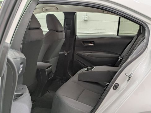 Used 2021 Toyota Corolla LE image 10