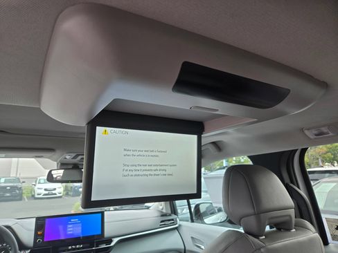 Certified 2026 Toyota Sienna XLE FWD image 16