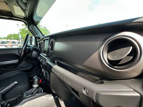 Used 2020 Jeep Wrangler Sport AWD/4WD image 11