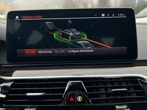 Used 2023 BMW 540i xDrive w/ Premium Package image 25