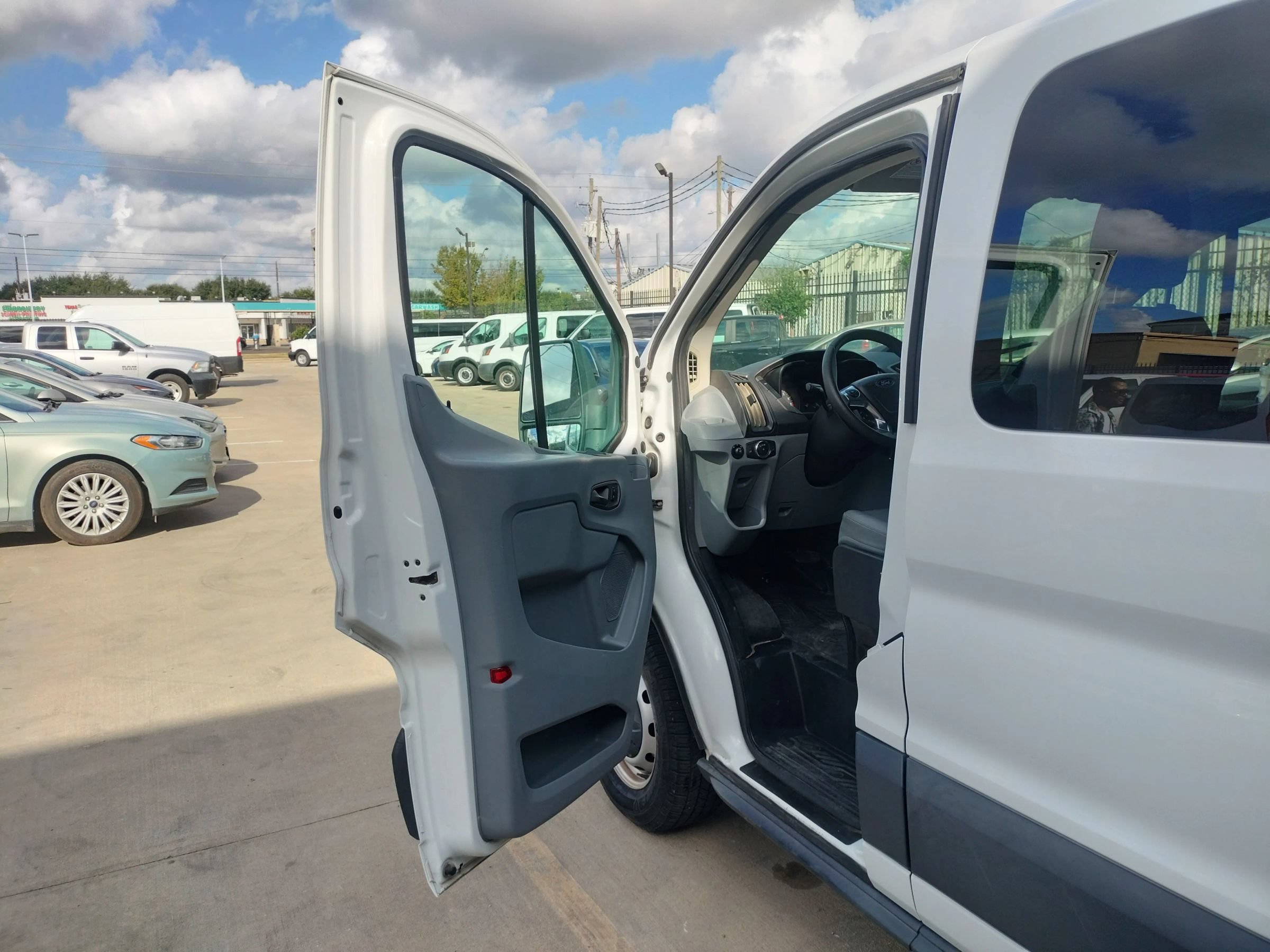 Used 2018 Ford Transit 350 XL RWD image 22