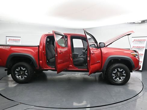 Used 2016 Toyota Tacoma TRD Off-Road w/ Premium & Technology Package image 44