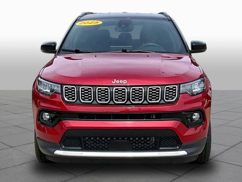 Used 2025 Jeep Compass Limited AWD/4WD image 4