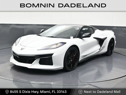 Used 2025 Chevrolet Corvette Z06 RWD image 1