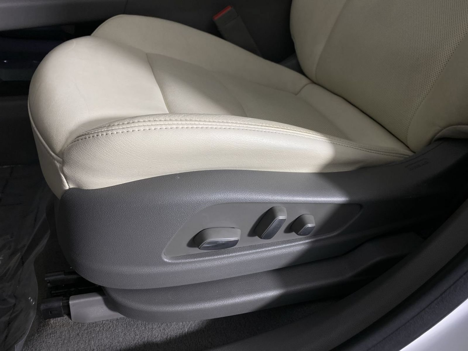 Certified 2020 Cadillac XT6 Premium Luxury FWD image 9