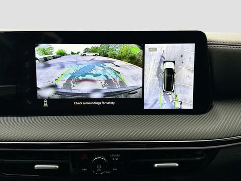 Used 2025 Nissan Kicks SR FWD image 13
