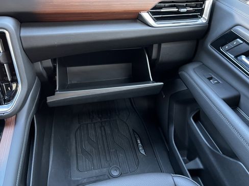 Used 2025 GMC Yukon XL Denali image 39