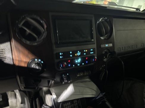 Used 2012 Ford F250 Lariat w/ Lariat Interior Pkg image 13