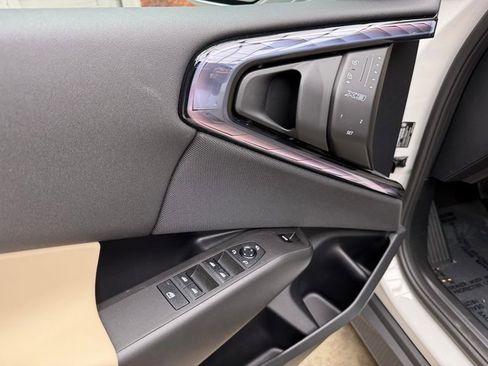 Used 2025 BMW X3 xDrive30i image 11