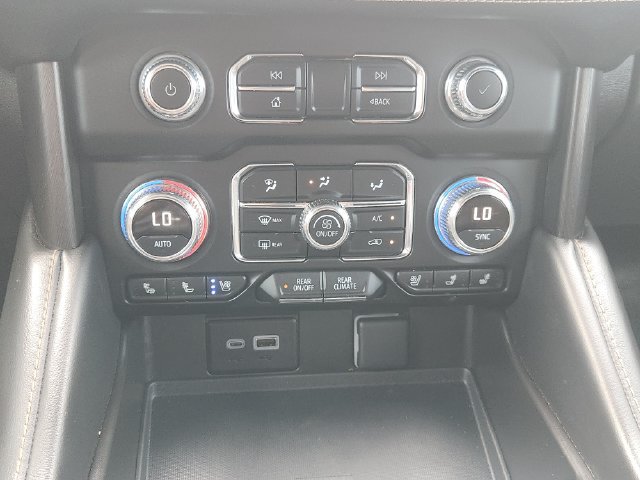 Used 2024 GMC Yukon AT4 w/ Technology Package AWD/4WD image 17