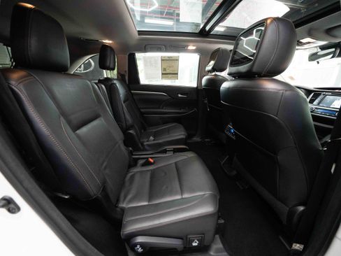Used 2017 Toyota Highlander Limited Platinum AWD/4WD image 25