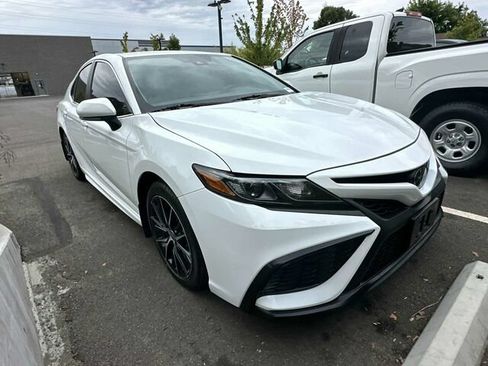 Used 2023 Toyota Camry SE FWD image 2