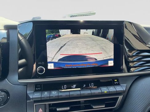 Used 2025 Toyota Camry SE FWD image 23