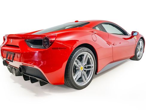 Used 2018 Ferrari 488 GTB RWD image 9