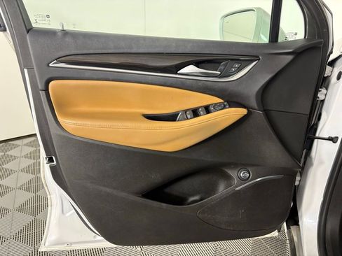 Used 2018 Buick Enclave Essence image 12