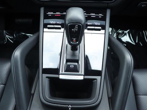 Used 2021 Porsche Cayenne image 33