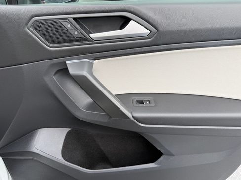 Used 2021 Volkswagen Tiguan SE w/ Panoramic Sunroof Package FWD image 42