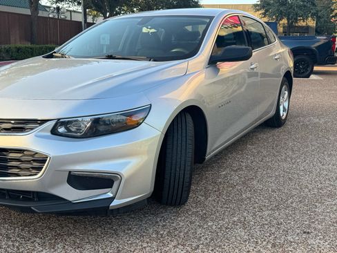 Used 2018 Chevrolet Malibu LS FWD image 3