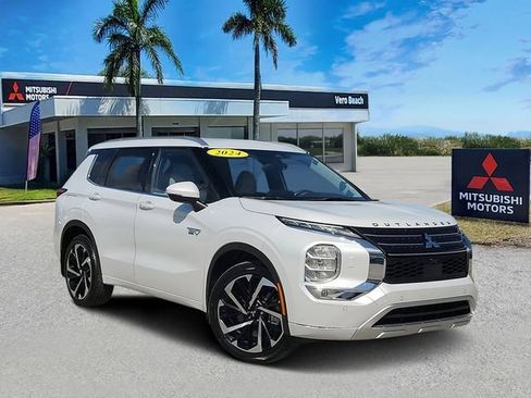 Used 2024 Mitsubishi Outlander SEL image 1