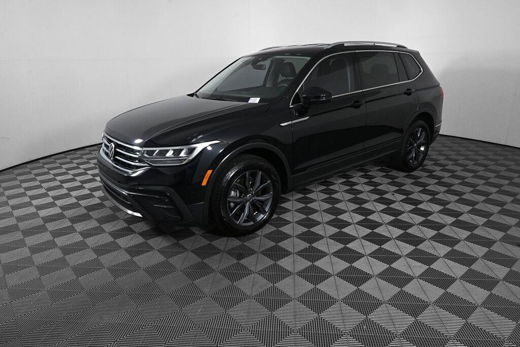 Used 2023 Volkswagen Tiguan SE FWD image 1