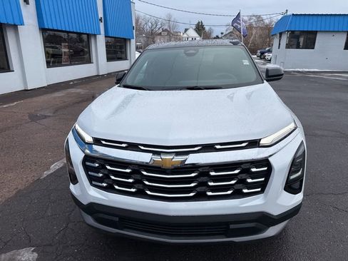 New 2026 Chevrolet Equinox LT image 3