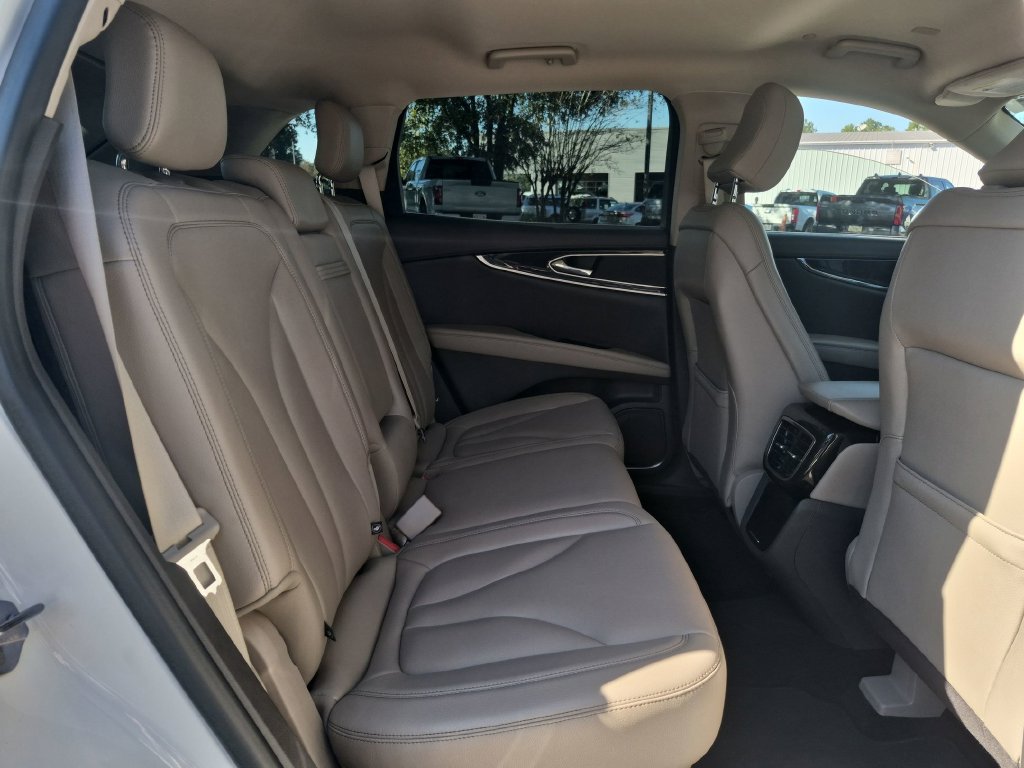 Used 2022 Lincoln Nautilus FWD w/ Premium Package image 31