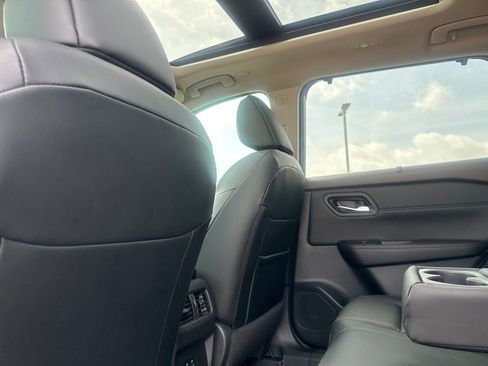 Certified 2023 Nissan Rogue SV w/ SV Premium B Package FWD image 35