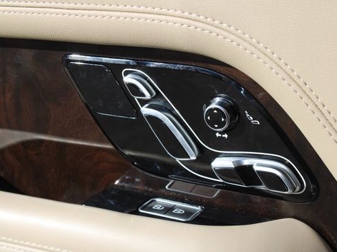 Used 2022 Land Rover Range Rover P525 Westminster Edition image 13