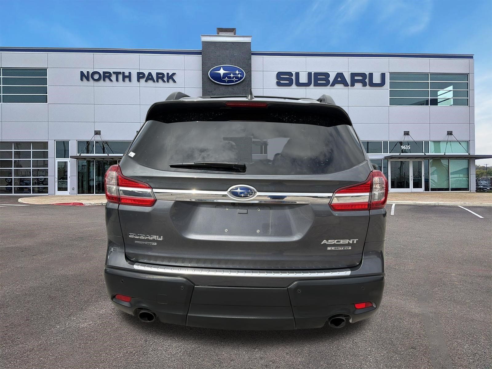 Used 2022 Subaru Ascent Limited w/ Technology Package AWD/4WD image 4