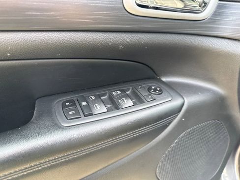 Used 2020 Jeep Grand Cherokee Laredo image 14