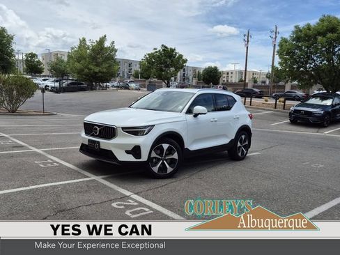 Certified 2025 Volvo XC40 B5 Plus AWD/4WD image 1